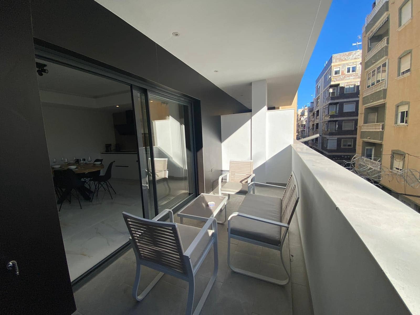 3 sypialnia Apartament na kwatery wakacyjne w Torrevieja z basenem garażem - 595 € (Ref: 8057494)