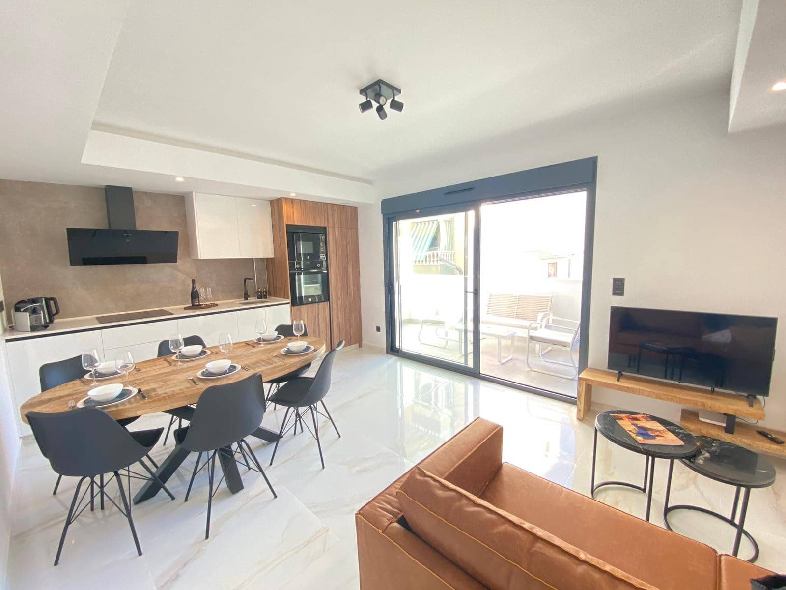 3 sypialnia Apartament na kwatery wakacyjne w Torrevieja z basenem garażem - 595 € (Ref: 8057494)