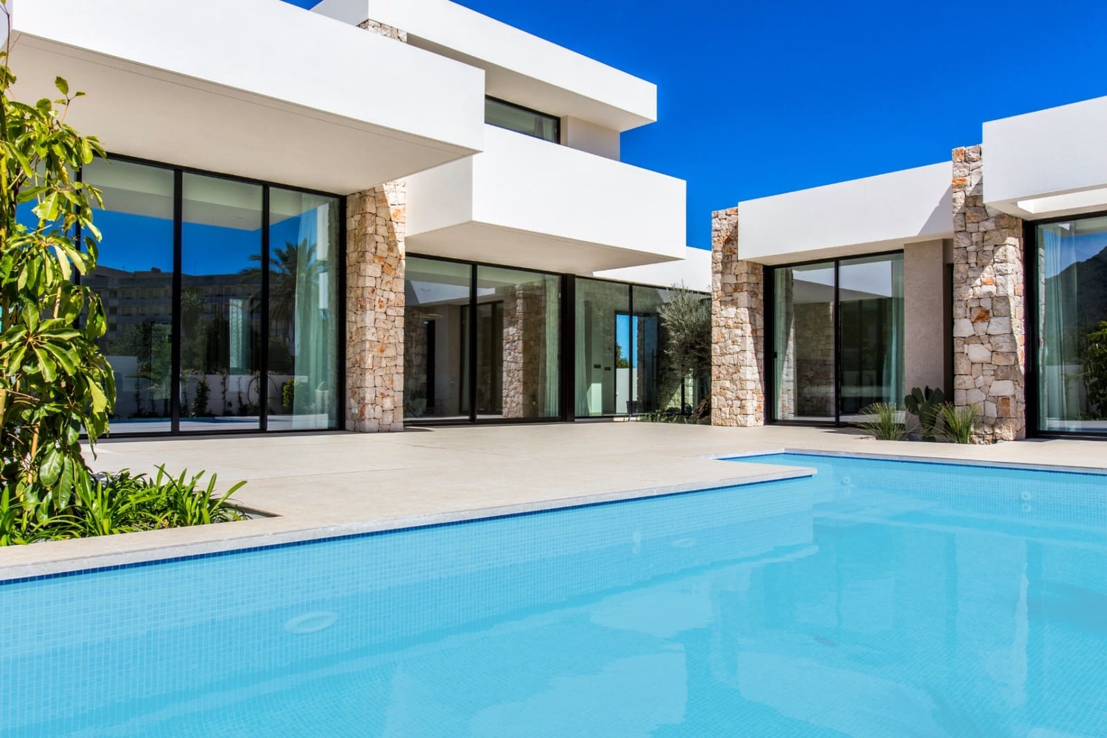 3 bedroom Villa for sale in Denia with pool - € 1,324,000 (Ref: 8129095)