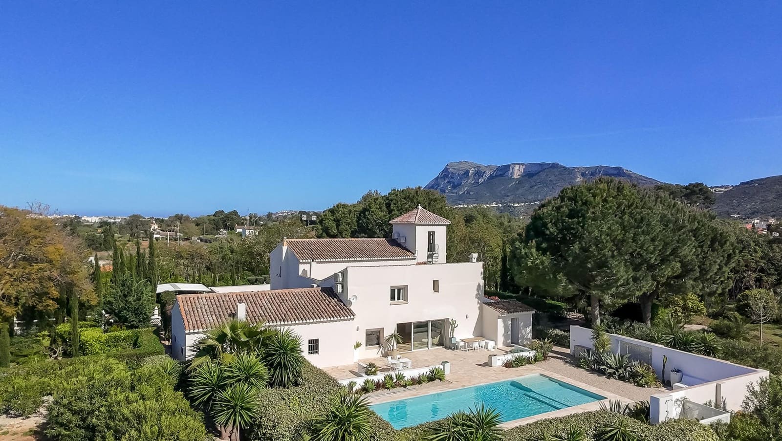 5 sypialnia Finka/Dom wiejski na sprzedaż w Denia z basenem - 1 095 000 € (Ref: 8133284)