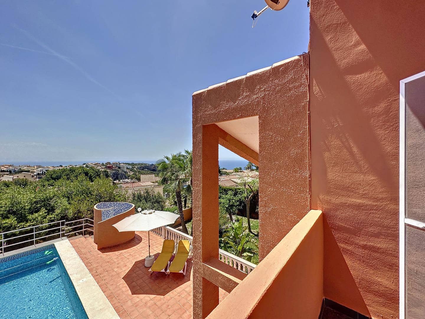 4 bedroom Villa for sale in Moraira with pool - € 750,000 (Ref: 8166514)