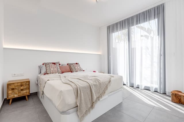 4 makuuhuone Huvila myytävänä paikassa La Mata, Torrevieja mukana uima-altaan - 940 000 € (Ref: 8210742)