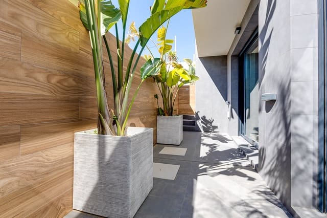 4 makuuhuone Huvila myytävänä paikassa La Mata, Torrevieja mukana uima-altaan - 940 000 € (Ref: 8210742)