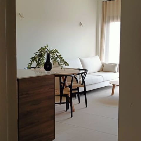 Apartamento de 2 habitaciones en Torrevieja en venta con piscina - 330.000 € (Ref: 8299981)