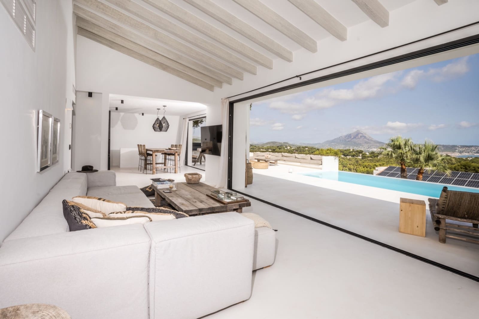 4 bedroom Villa for sale in Javea / Xabia with pool - € 1,295,000 (Ref: 8300002)