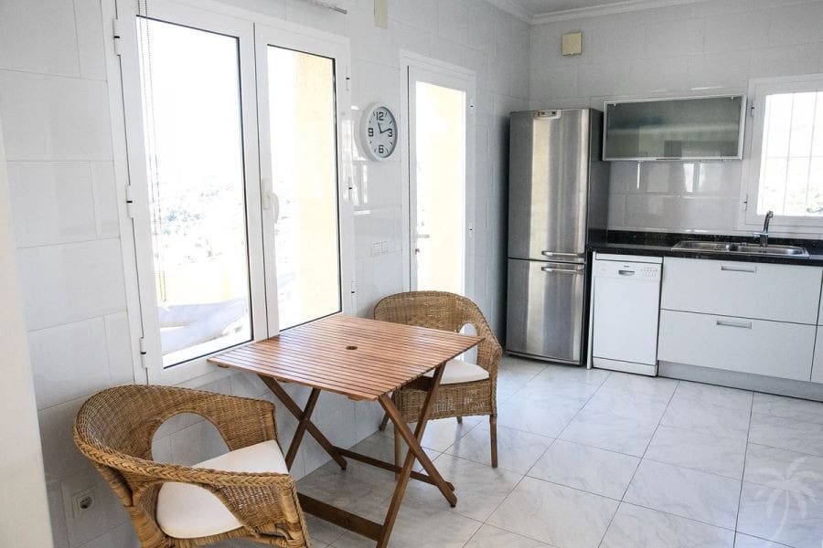 Chalet de 4 habitaciones en Moraira en venta con piscina - 749.000 € (Ref: 8348876)
