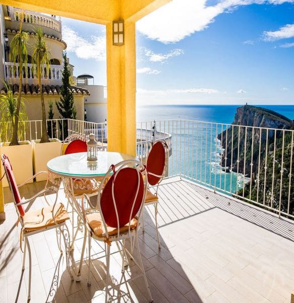 Chalet de 4 habitaciones en Moraira en venta con piscina - 749.000 € (Ref: 8348876)