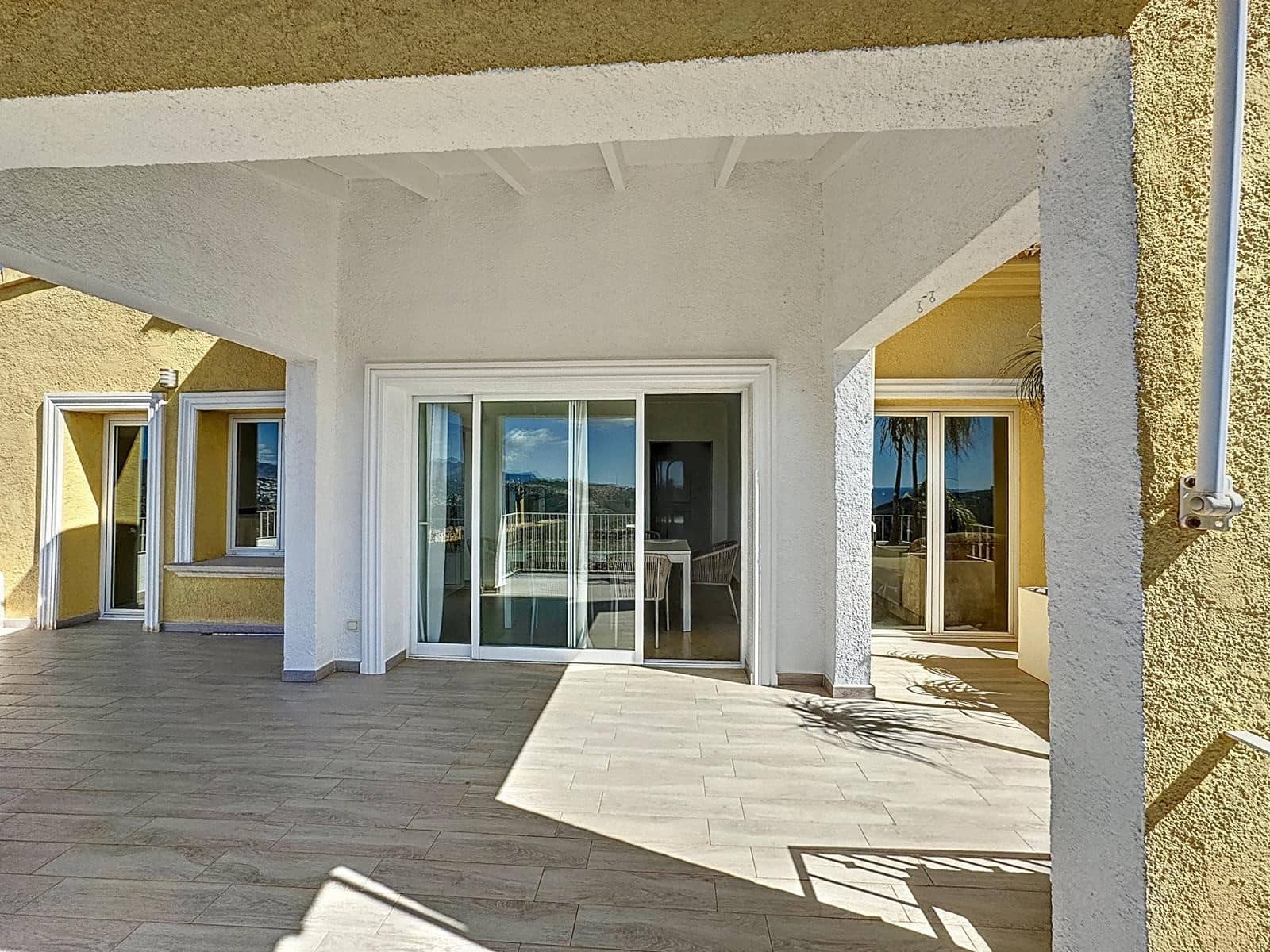 Chalet de 4 habitaciones en Moraira en venta con piscina - 749.000 € (Ref: 8348876)