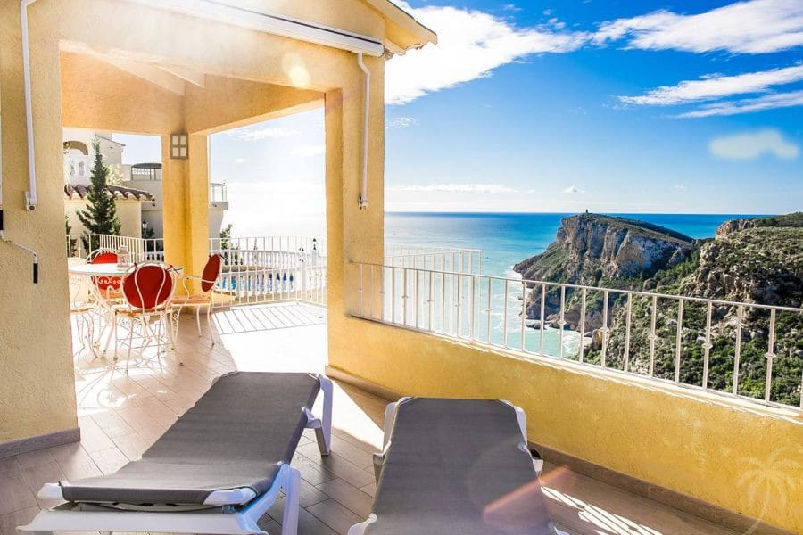 Chalet de 4 habitaciones en Moraira en venta con piscina - 749.000 € (Ref: 8348876)