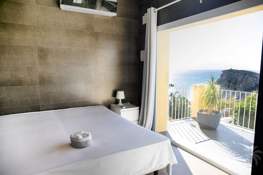 Chalet de 4 habitaciones en Moraira en venta con piscina - 749.000 € (Ref: 8348876)