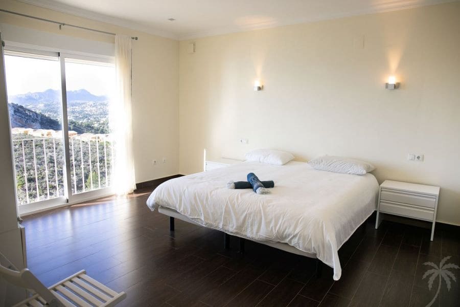 Chalet de 4 habitaciones en Moraira en venta con piscina - 749.000 € (Ref: 8348876)