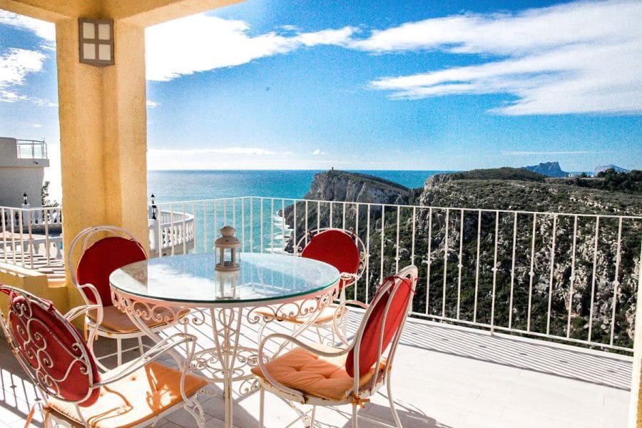 Chalet de 4 habitaciones en Moraira en venta con piscina - 749.000 € (Ref: 8348876)