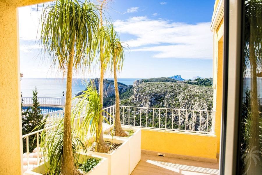 Chalet de 4 habitaciones en Moraira en venta con piscina - 749.000 € (Ref: 8348876)