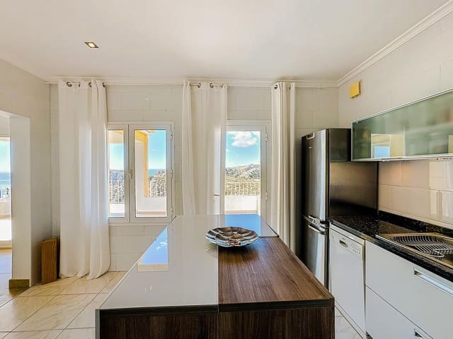 Chalet de 4 habitaciones en Moraira, Teulada-Moraira en venta con piscina - 749.000 € (Ref: 8348876)