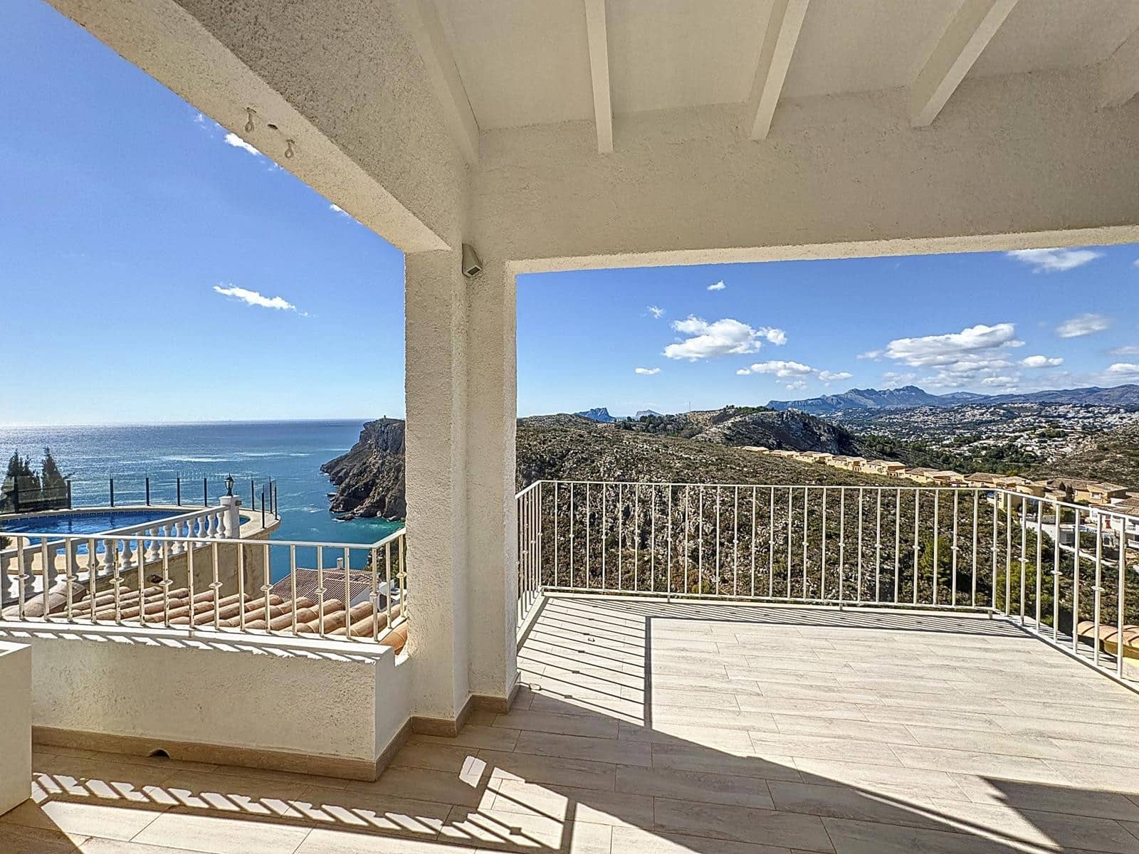 Chalet de 4 habitaciones en Moraira en venta con piscina - 749.000 € (Ref: 8348876)