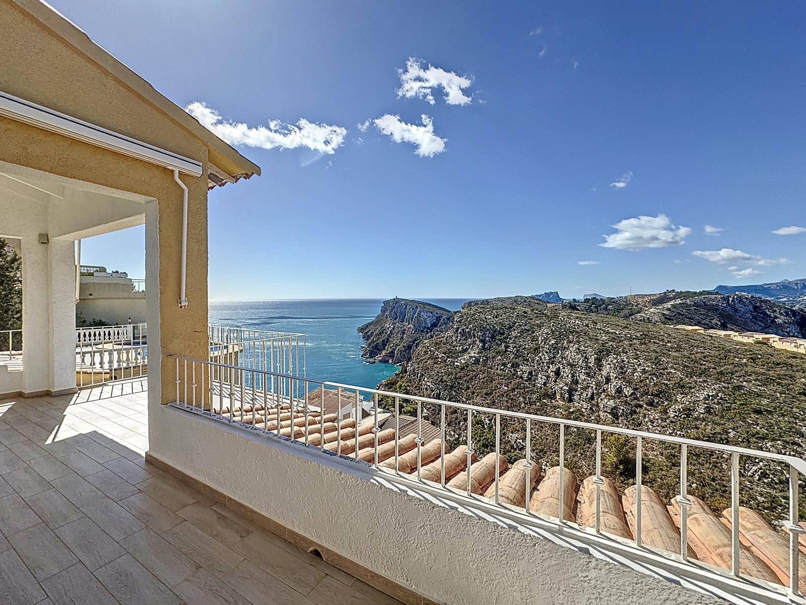 Chalet de 4 habitaciones en Moraira en venta con piscina - 749.000 € (Ref: 8348876)