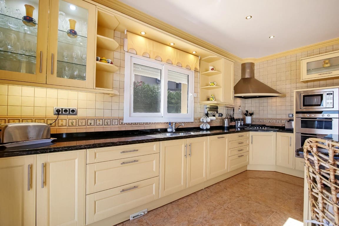 4 slaapkamer Villa te koop in Moraira met zwembad - € 1.350.000 (Ref: 8353681)