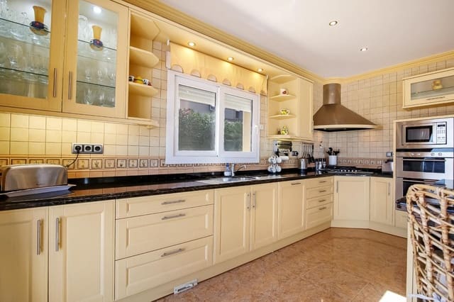 4 slaapkamer Villa te koop in Moraira, Teulada-Moraira met zwembad - € 1.350.000 (Ref: 8353681)