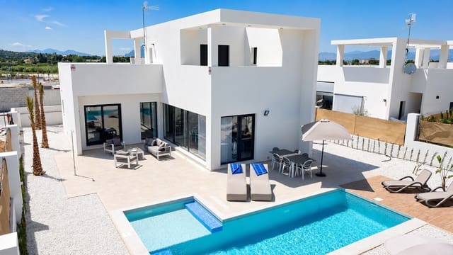 Villa/Maison de 3 chambres de location de vacances à Benijófar avec piscine garage - 1 050 € (Ref: 8506197)