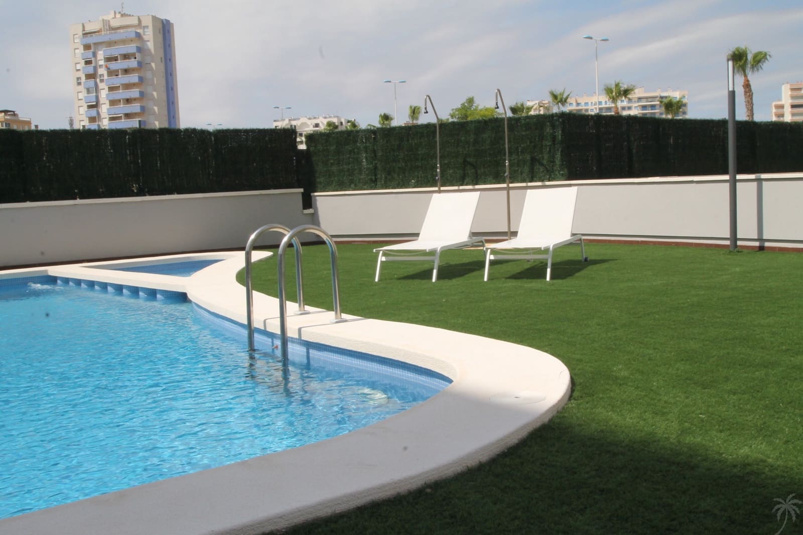 Appartement de 2 chambres de location de vacances à Guardamar del Segura avec piscine garage - 399 € (Ref: 8543164)