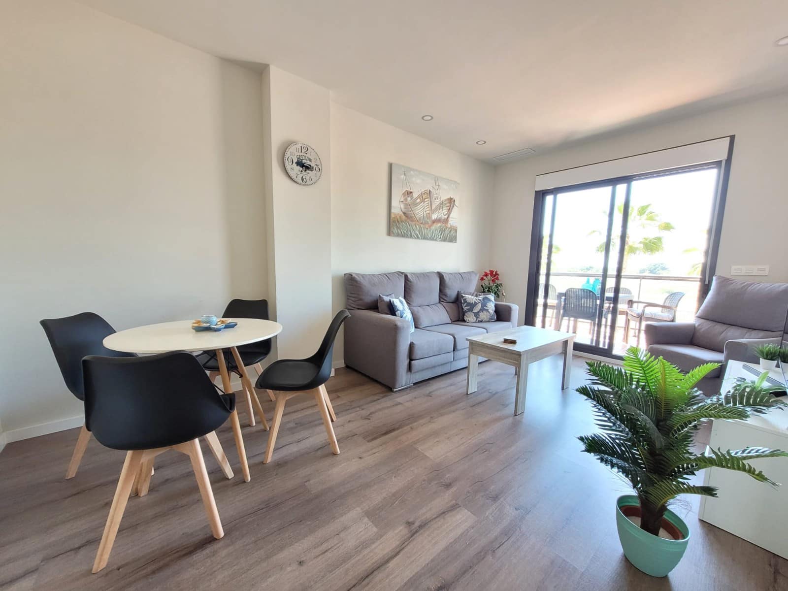 Appartement de 2 chambres de location de vacances à Guardamar del Segura avec piscine garage - 399 € (Ref: 8543164)