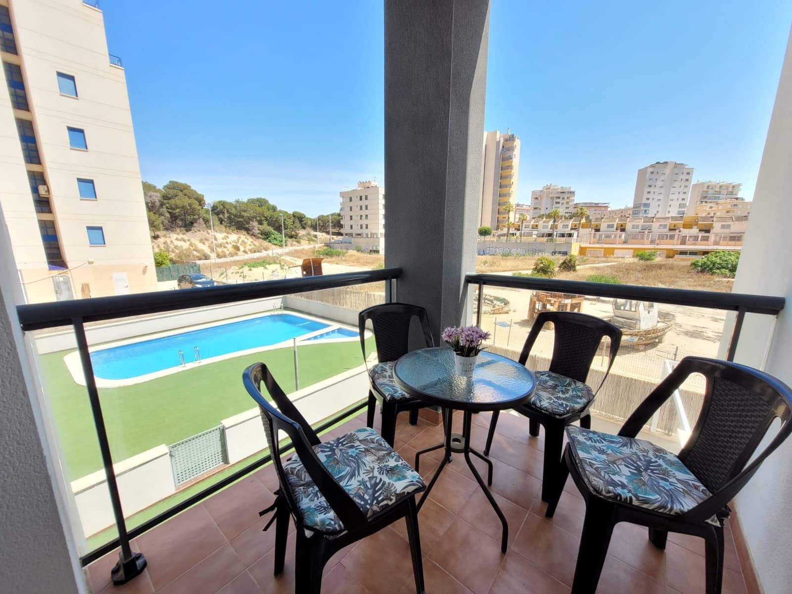 Appartement de 2 chambres de location de vacances à Guardamar del Segura avec piscine garage - 399 € (Ref: 8543164)