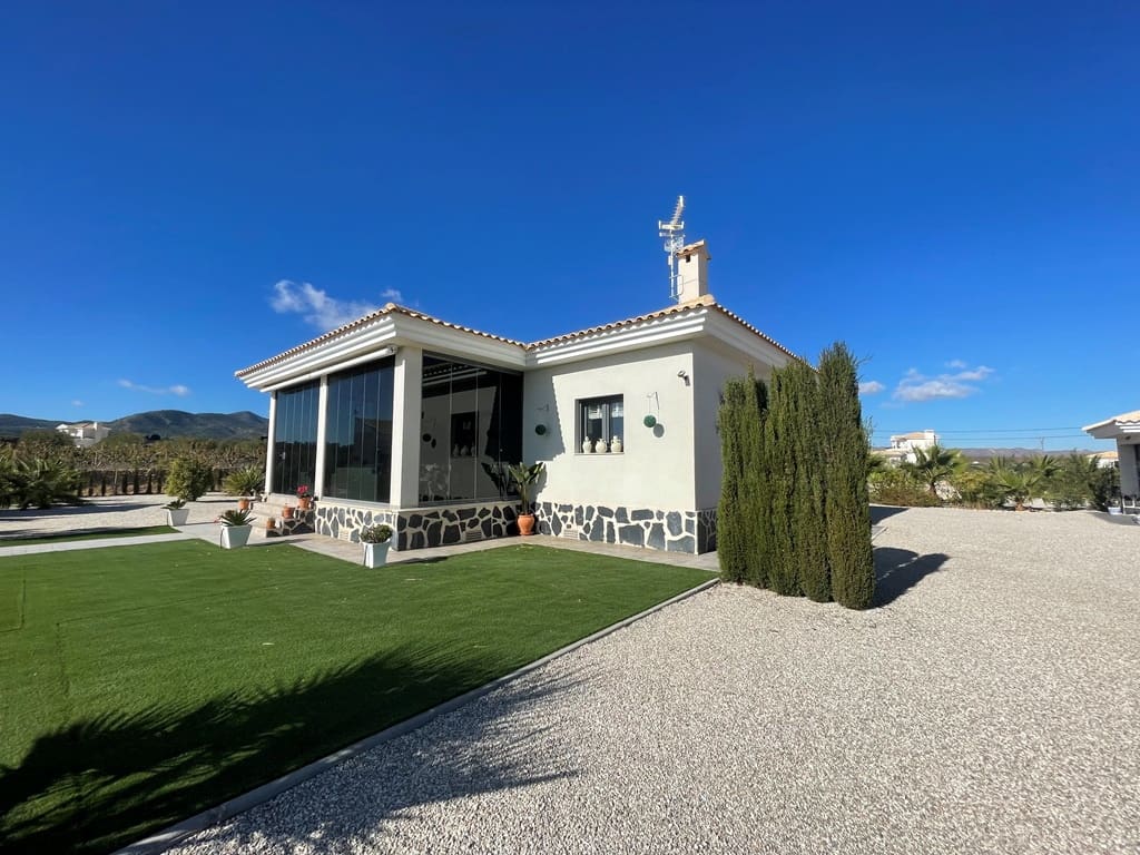 3 Zimmer Villa zu verkaufen in Pinoso mit Pool - 297.000 € (Ref: 8548435)