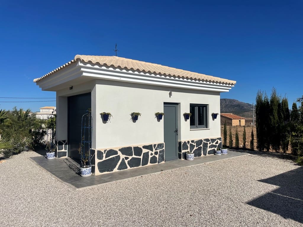 3 Zimmer Villa zu verkaufen in Pinoso mit Pool - 297.000 € (Ref: 8548435)