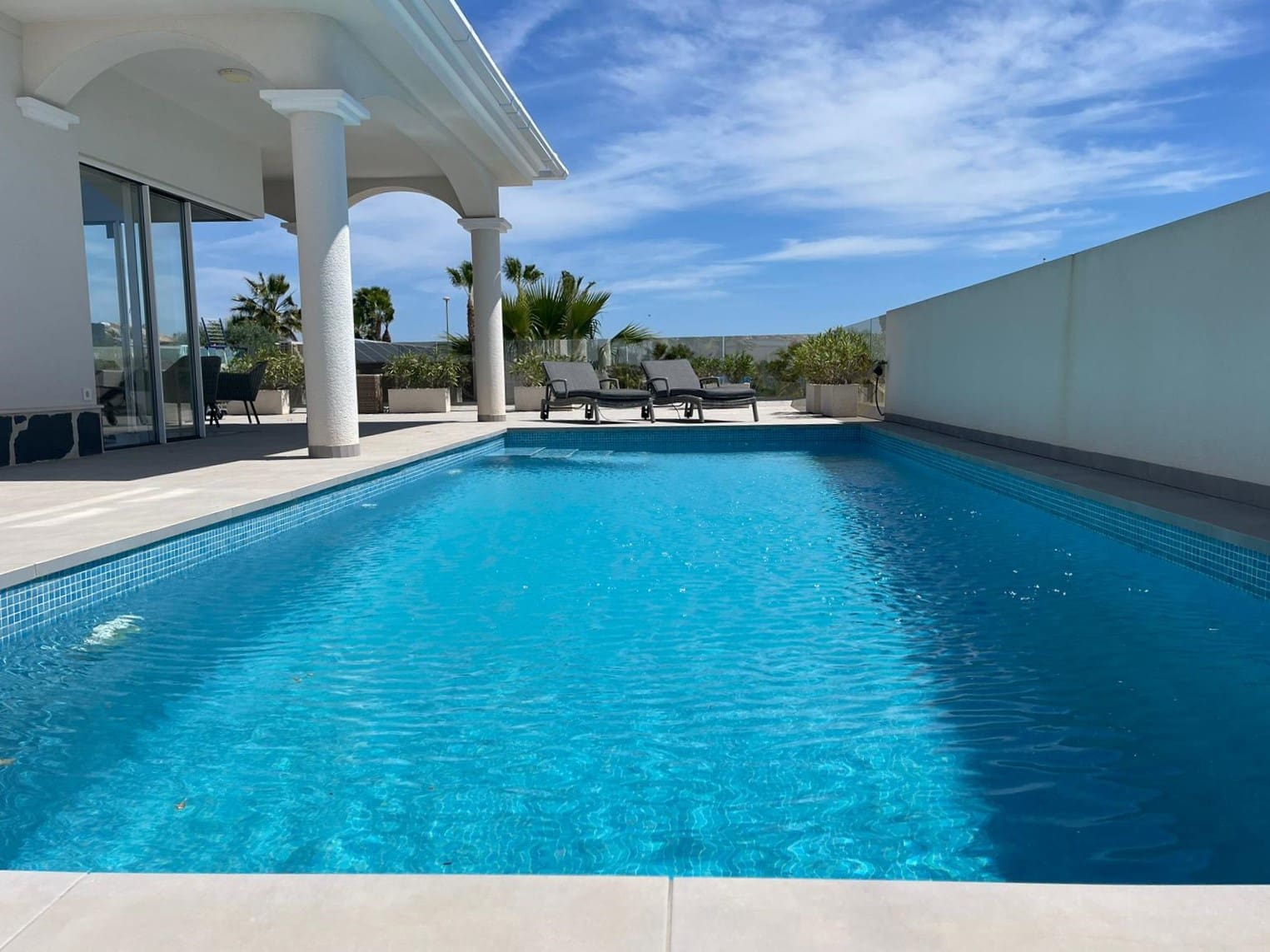 3 slaapkamer Villa voor vakantieverhuur in La Marina met zwembad garage - € 1.050 (Ref: 8549793)