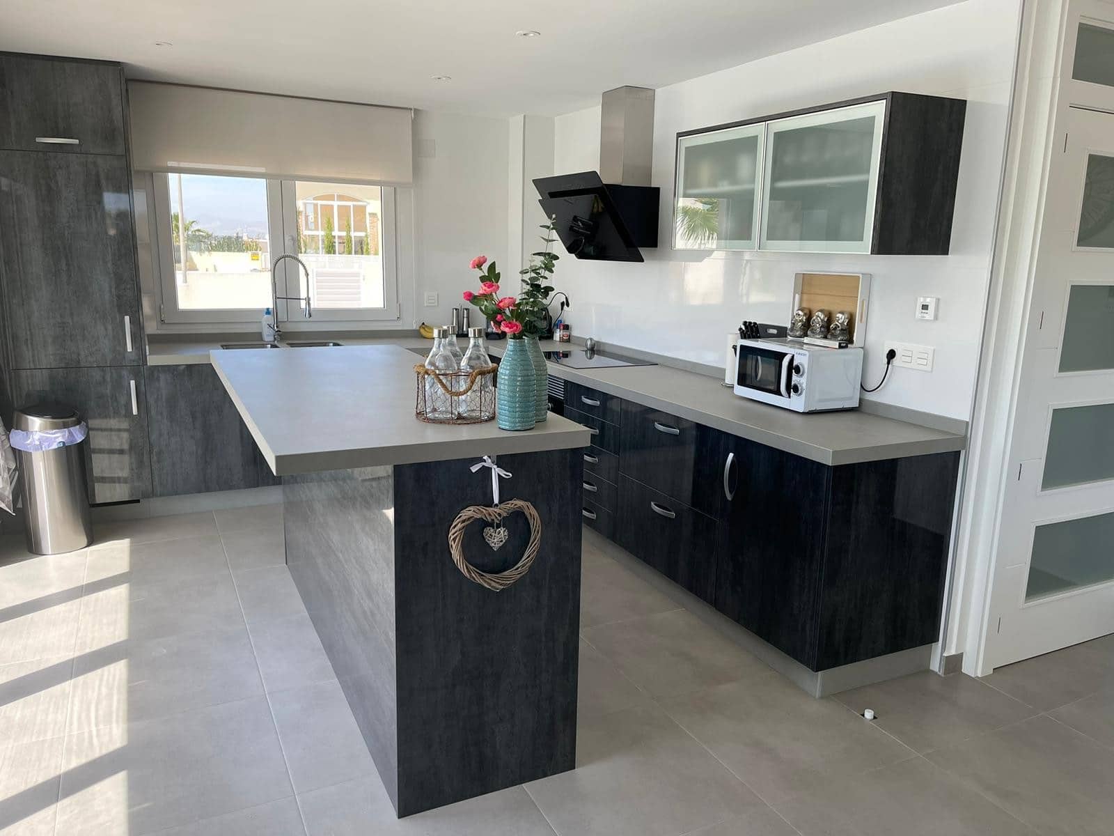 3 slaapkamer Villa voor vakantieverhuur in La Marina met zwembad garage - € 1.050 (Ref: 8549793)