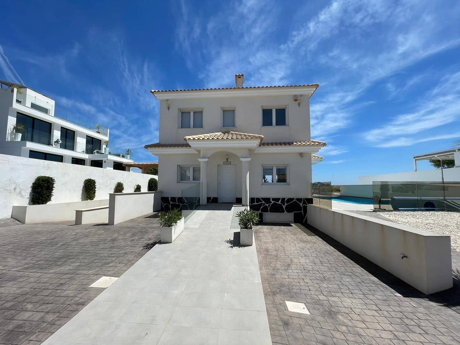3 slaapkamer Villa voor vakantieverhuur in La Marina met zwembad garage - € 1.050 (Ref: 8549793)