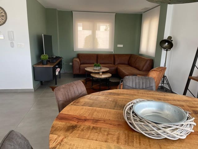 3 soverom Villa til salgs i La Marina, Elche / Elx med svømmebasseng garasje - € 1 050 (Ref: 8549793)