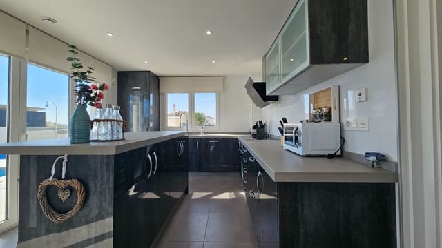 3 bedroom Villa for holiday rental in La Marina, Elche / Elx with pool garage - € 1,050 (Ref: 8549793)