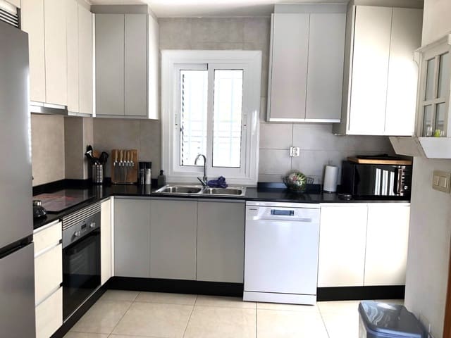 3 bedroom Townhouse for holiday rental in Cabo Roig, Orihuela with pool garage - € 525 (Ref: 8558859)