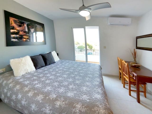 3 bedroom Townhouse for holiday rental in Cabo Roig, Orihuela with pool garage - € 525 (Ref: 8558859)