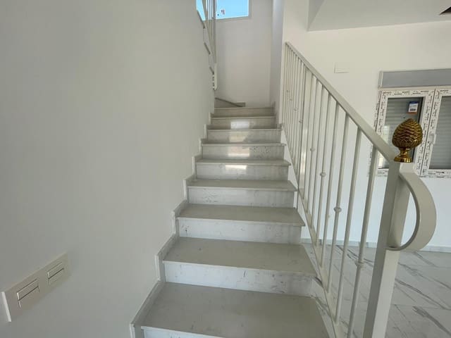 3 slaapkamer Villa te koop in Pinoso met zwembad - € 545.000 (Ref: 8576204)