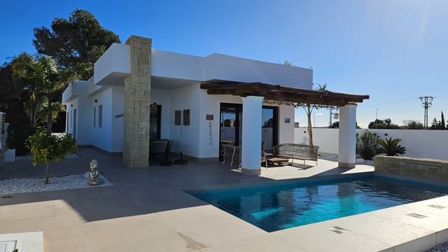 3 makuuhuone Huvila myytävänä paikassa La Marina, Elche / Elx mukana uima-altaan - 495 000 € (Ref: 8586716)