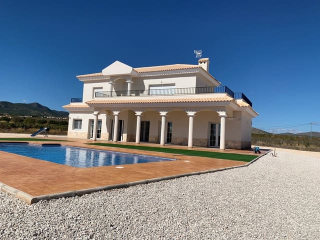 Chalet de 4 habitaciones en Pinoso en venta con piscina - 454.000 € (Ref: 8586719)