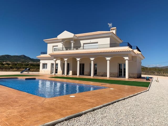 Chalet de 4 habitaciones en Pinoso en venta con piscina - 454.000 € (Ref: 8586719)