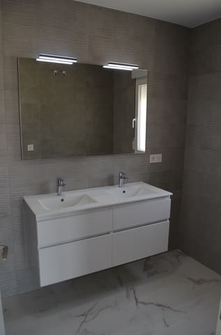 Chalet de 4 habitaciones en Pinoso en venta con piscina - 454.000 € (Ref: 8586719)