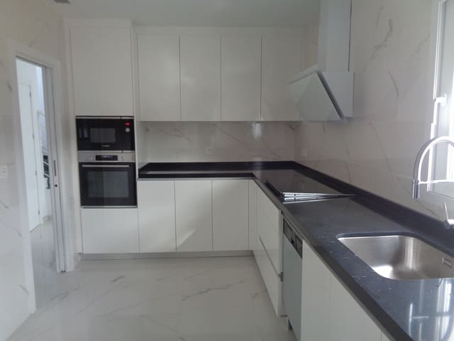 3 Zimmer Villa zu verkaufen in Pinoso mit Pool - 337.000 € (Ref: 8586721)