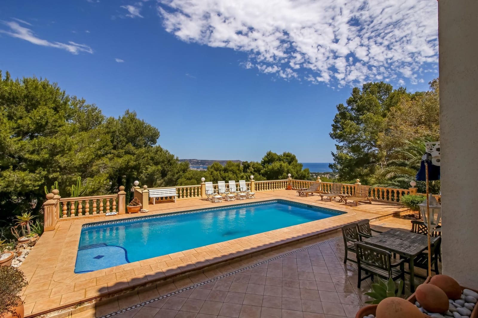 Chalet de 4 habitaciones en Javea / Xàbia en venta con piscina - 999.000 € (Ref: 8605758)