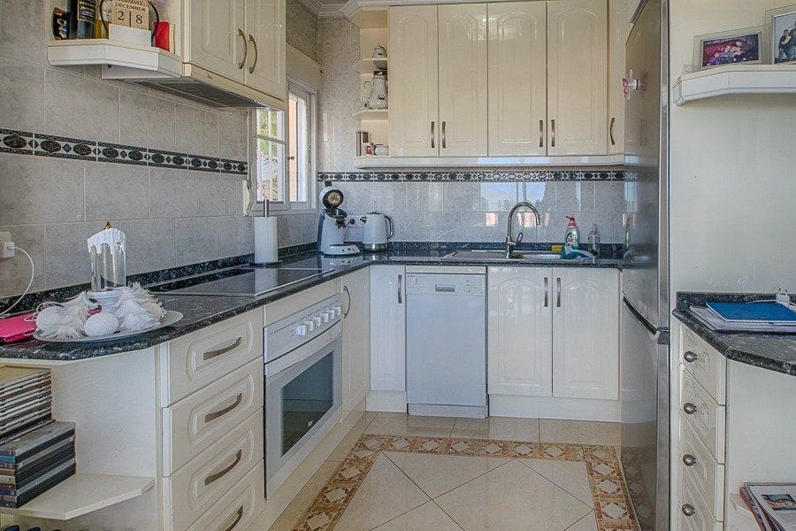 4 Zimmer Villa zu verkaufen in La Nucia mit Pool - 460.000 € (Ref: 8633247)