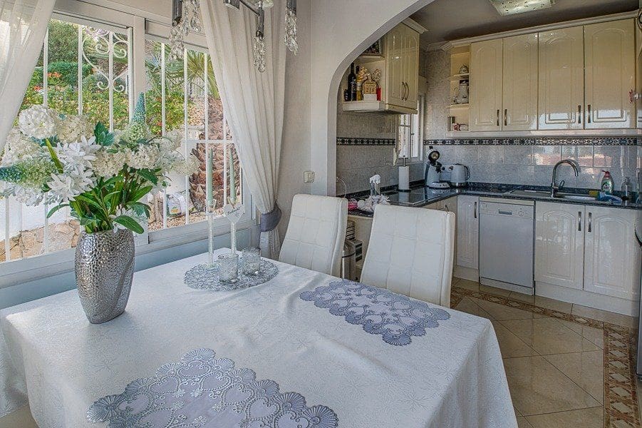 4 Zimmer Villa zu verkaufen in La Nucia mit Pool - 460.000 € (Ref: 8633247)
