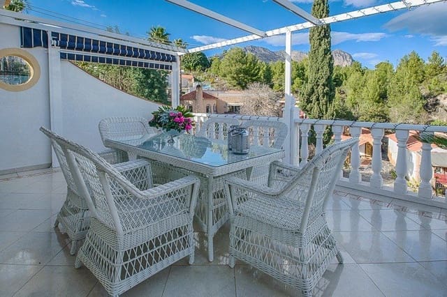 4 Zimmer Villa zu verkaufen in La Nucia mit Pool - 460.000 € (Ref: 8633247)