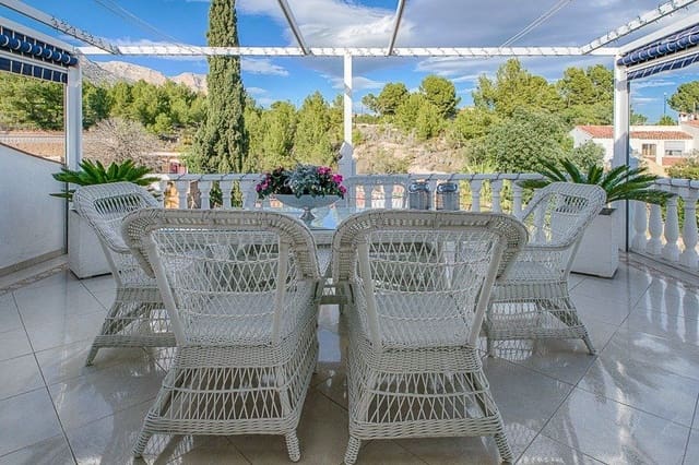 4 Zimmer Villa zu verkaufen in La Nucia mit Pool - 460.000 € (Ref: 8633247)