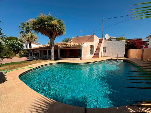 4 slaapkamer Villa te koop in Dénia met zwembad - € 459.900 (Ref: 8638205)