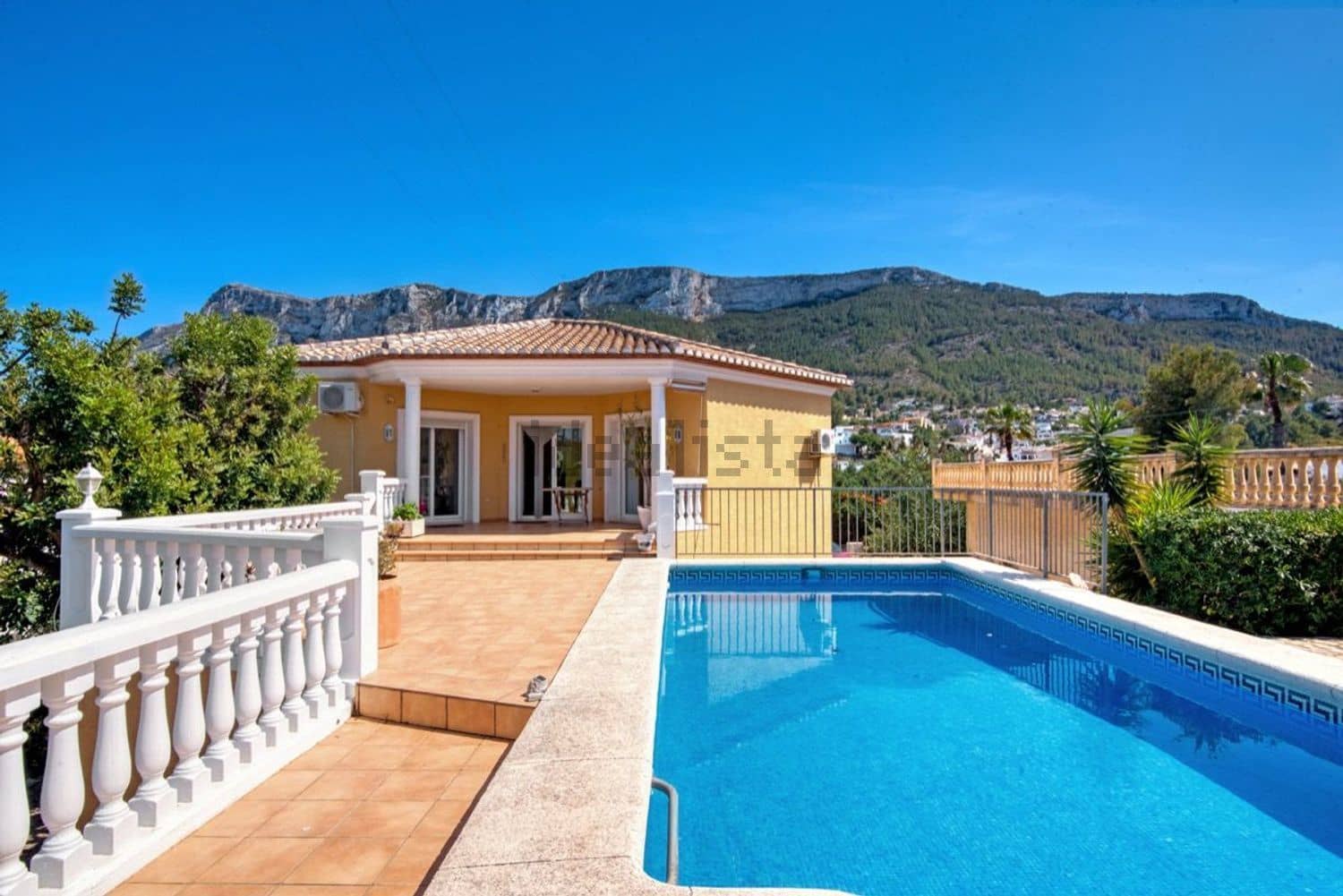 5 Zimmer Villa zu verkaufen in Denia mit Pool - 525.000 € (Ref: 8648396)