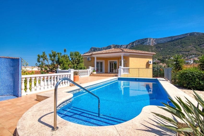 5 Zimmer Villa zu verkaufen in Denia mit Pool - 525.000 € (Ref: 8648396)