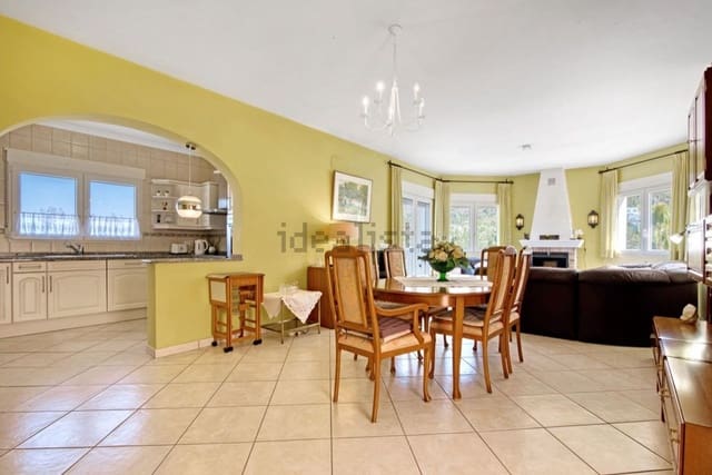 5 Zimmer Villa zu verkaufen in Dénia mit Pool - 525.000 € (Ref: 8648396)